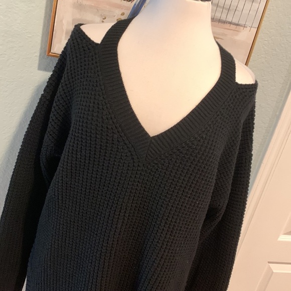 Monrow Slash Cold Shoulder Knit Sweater • Sz L - Picture 4 of 16